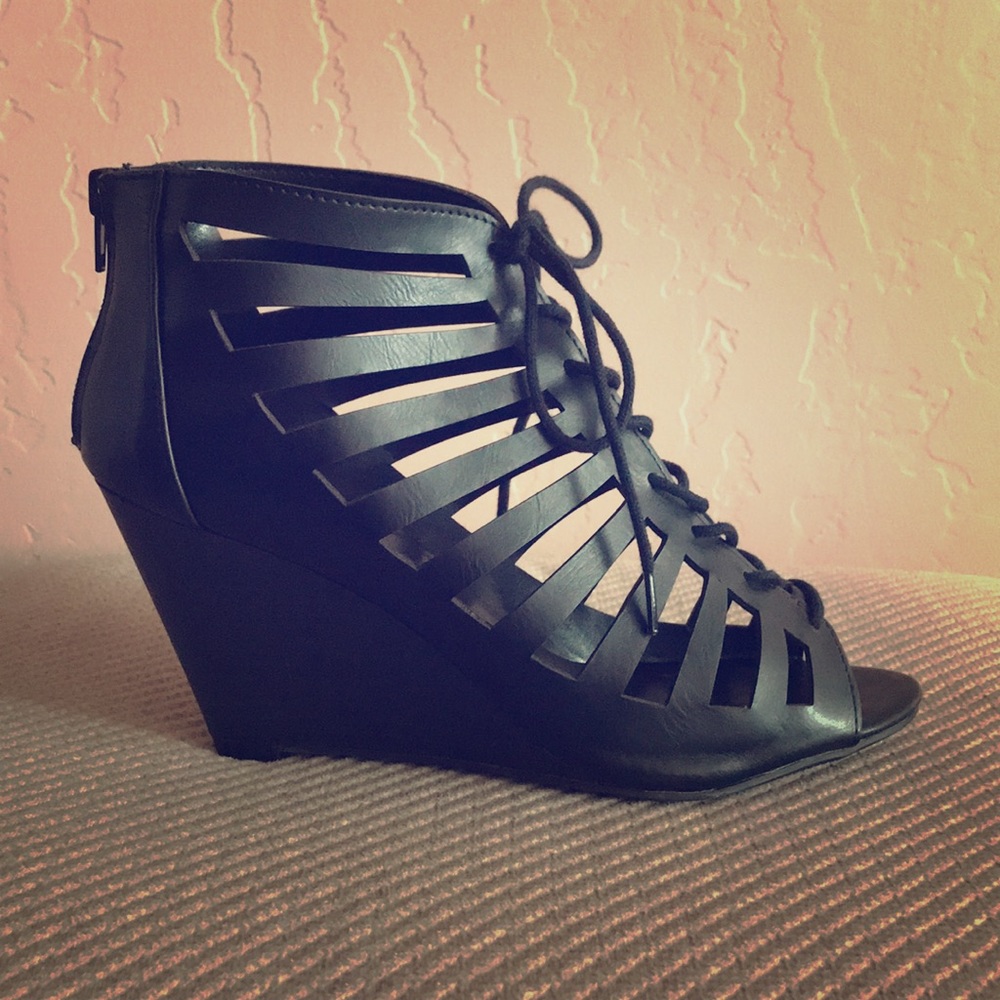 Maurice’s Gladiator heels, NEW, size 9, orig box